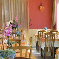 Le Relais Des Monedieres Hotel Seilhac Buitenkant foto